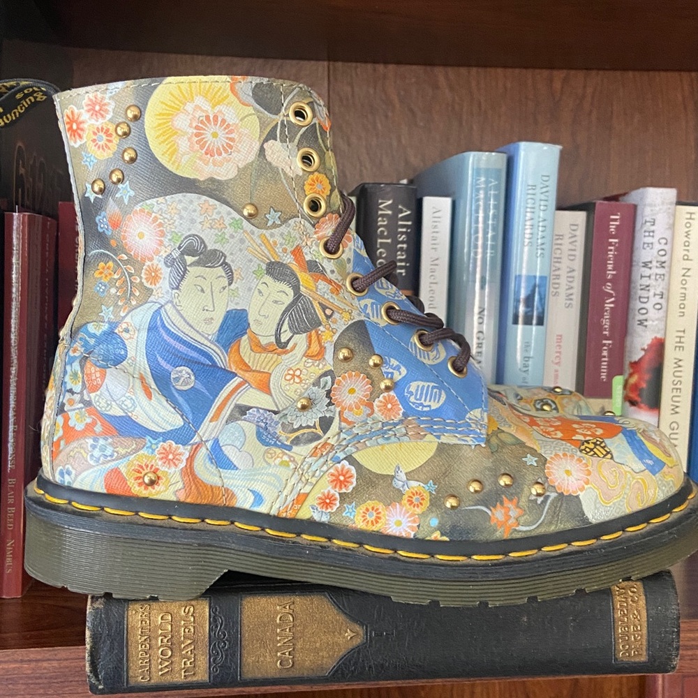 RARE! Dr. Martens 1460 Pascal Eastern Art Backhand Leather Boots Women's Size 9 - Picture 3 of 16